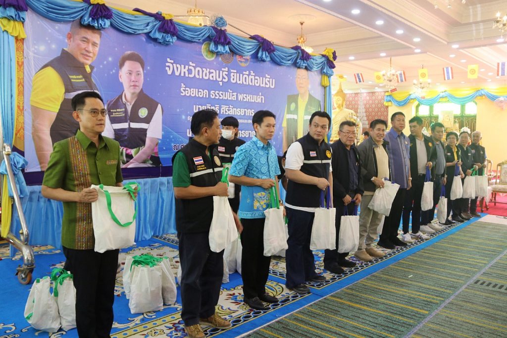IMG_4507-1024x683 ธรรมนัส ควง รมช.เกษตรฯ ลงพื้นที่ตรวจราชการ พบปะรับฟังปัญหาความเดือดร้อนกลุ่มชาวประมง พื้นที่สัตหีบ